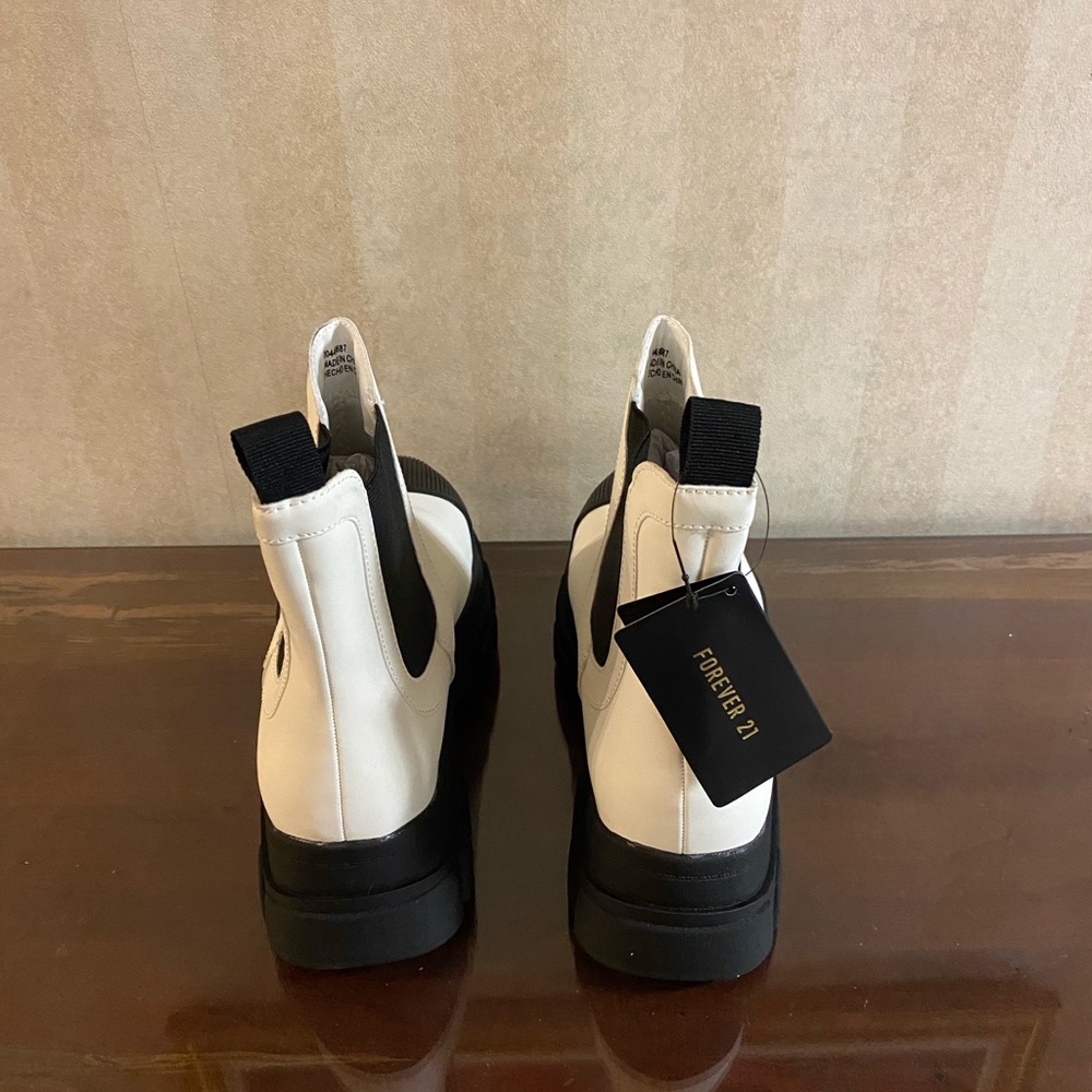 🥾 Boots 🥾 - Picture 5 of 7